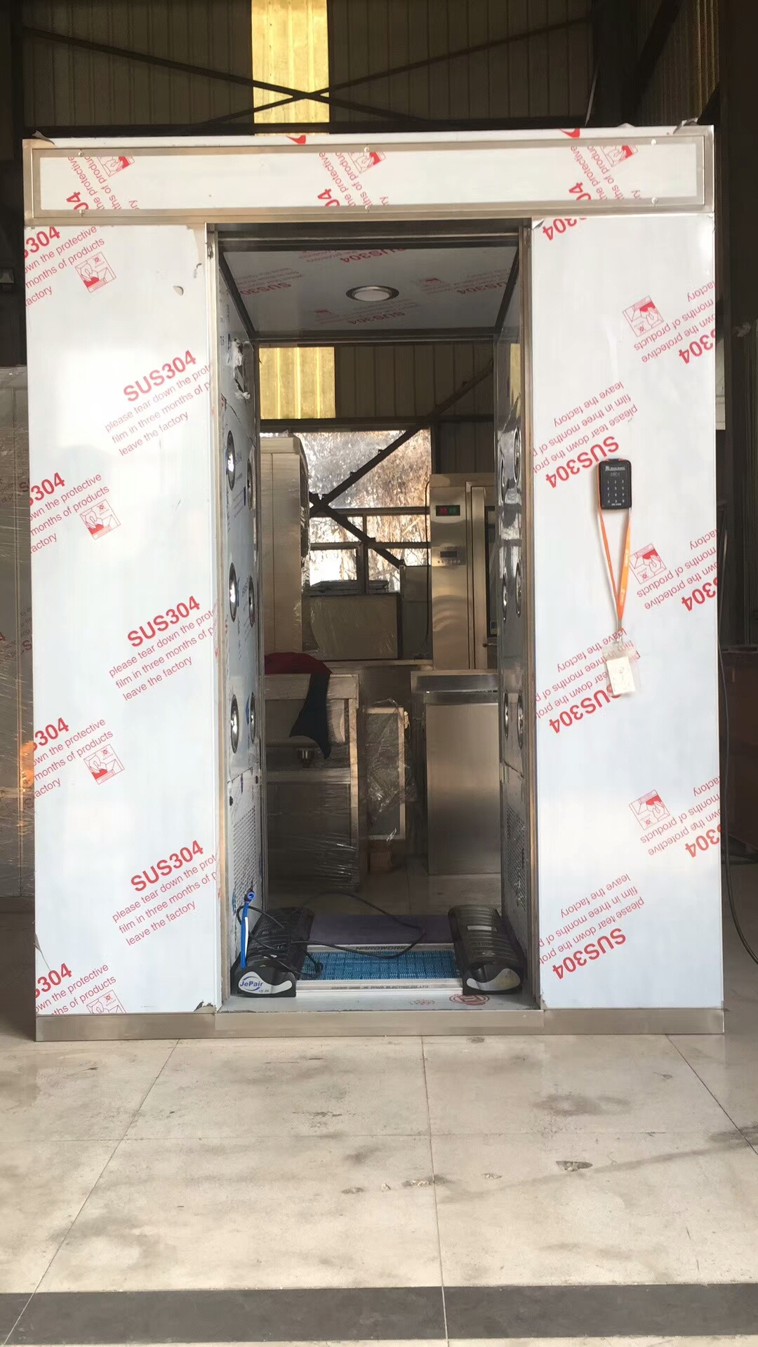 貨淋室:鞋底清潔風淋室(風淋通道)的凈化效果